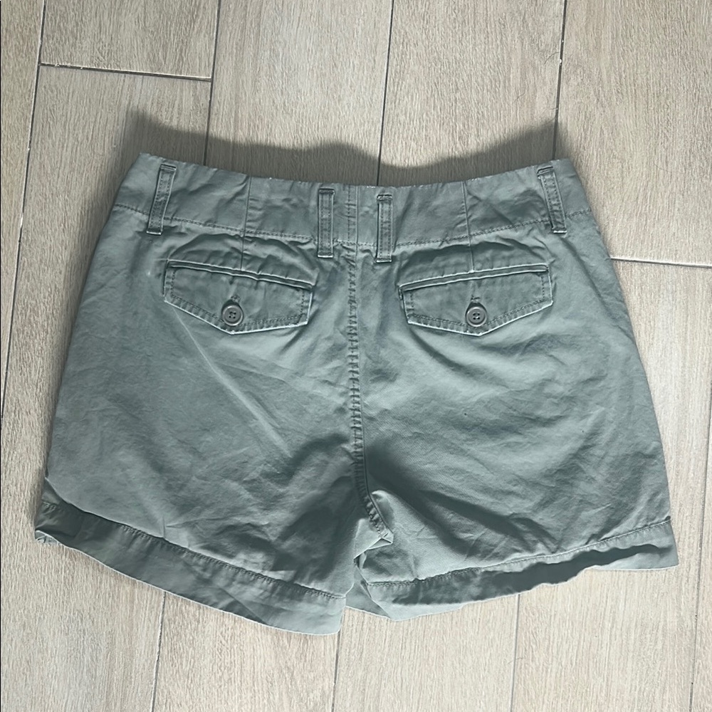 GAP Army Green Bermudas Relaxed Fit Shorts - Picture 5 of 5